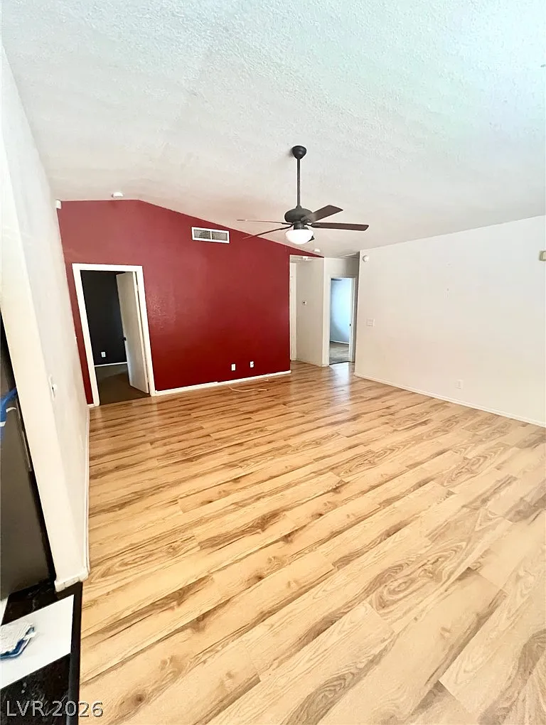 3 bed, 2.0 bath, 1034 sqft, $1,850 — Photo 2