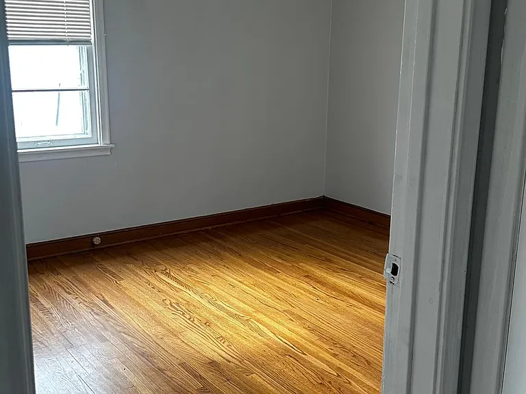 377 Rose Ave E — Photo 2