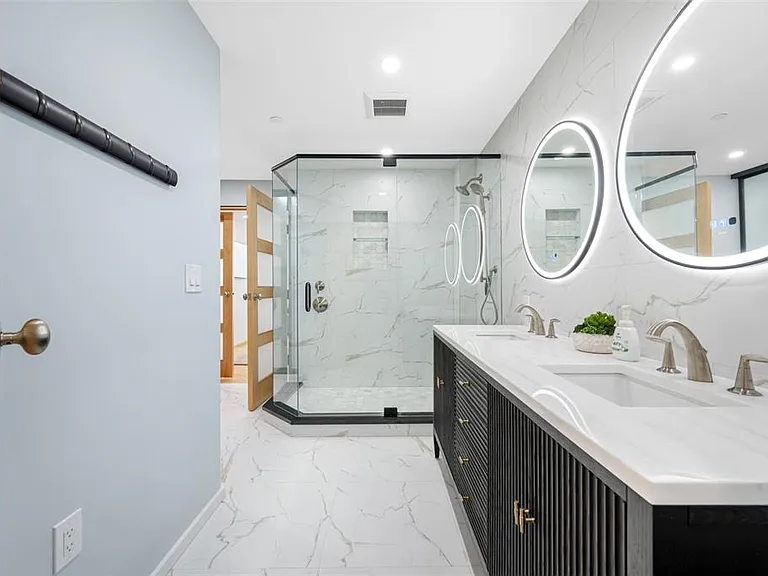 1 Beach Dr SE #2211 — Photo 43