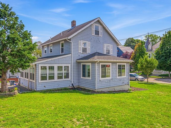 3rd image of 90 Standish Ave