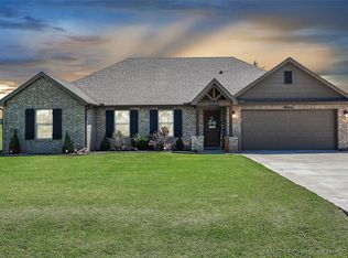 9830 Tall Pine Ln, Claremore, OK 74017