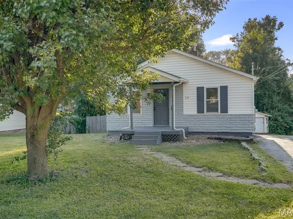 717 Greenwood Pl, Collinsville, IL 62234