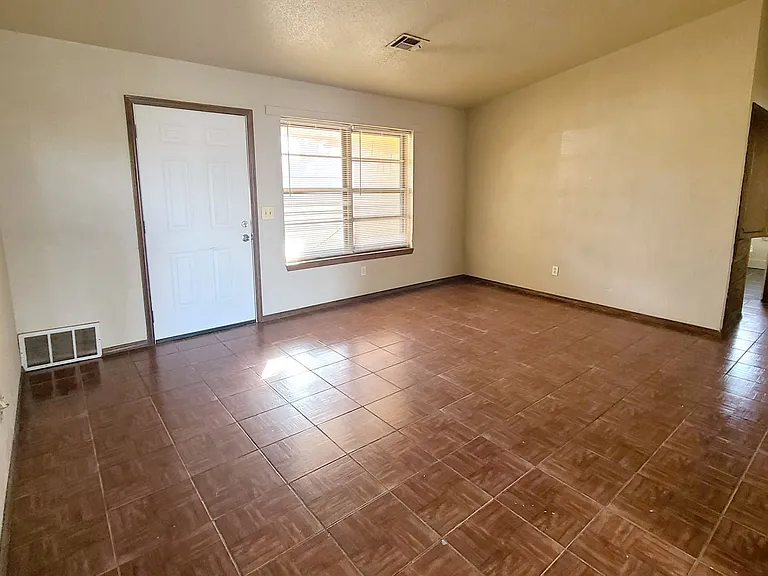 837 Briarlane Rd — Photo 3