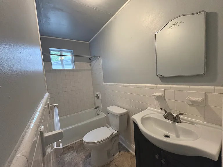 208-210 Fairview Ave #2 — Photo 4