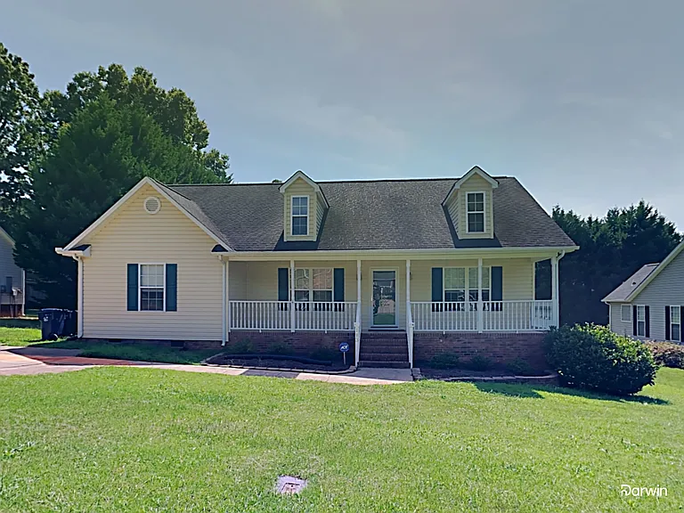 103 Lafayette Rd — Photo 1