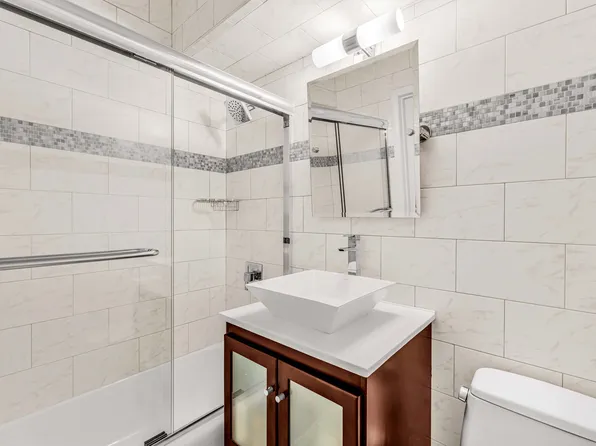 220 East 67th Street image 5 of 9