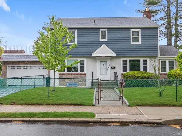 165 Linmouth Road, Malverne, NY 11565