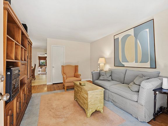 4th image of 307 Montelo Rd
