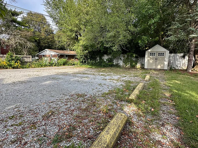 932 Robinson St — Photo 31