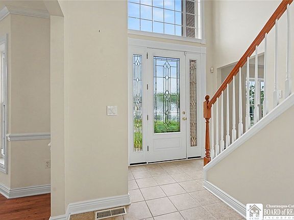 4th image of 990 Briarwood Dr