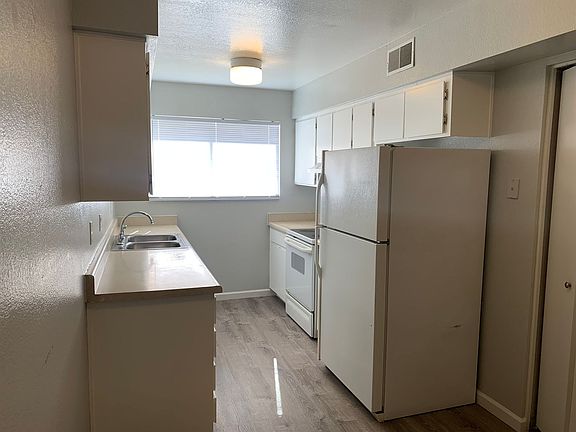 5th image of 217 E Washington Ave #204