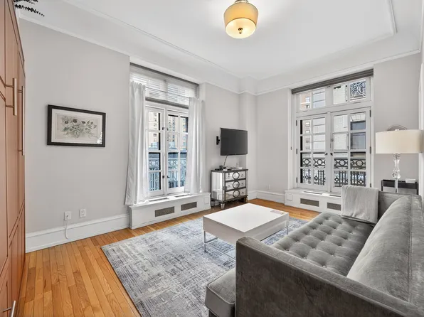 2109 Broadway image 1 of 11