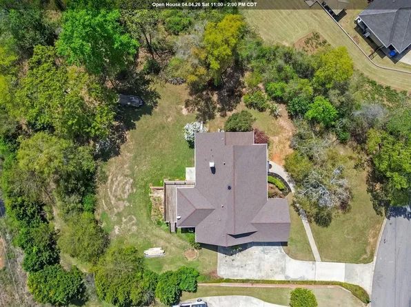 221 Doe Dr, Prattville, AL 36067