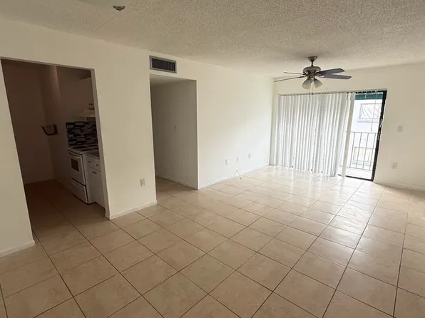7411 SW 152nd Ave APT 207, Miami, FL 33193