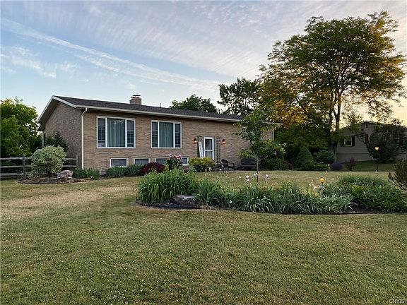 2nd image of 15089 Heritage Dr