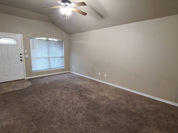 4304-A Hunters Place 3 living rm_06272025