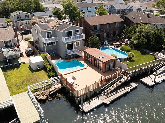 40 Foot floating Dock with Direct Channel Access (No Fixed Bridges)