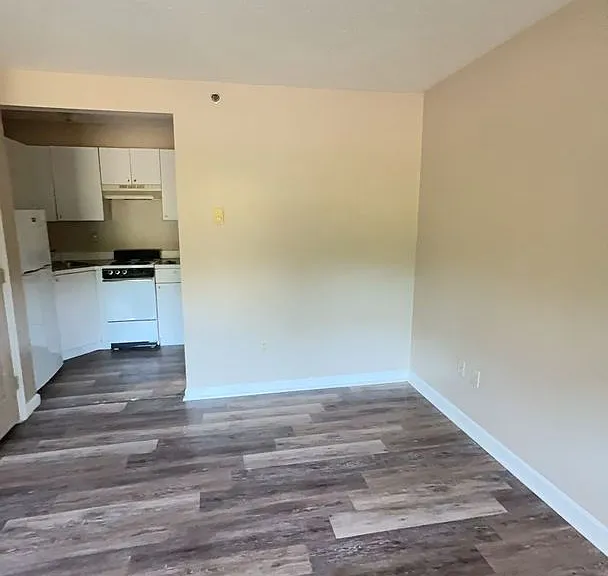434 Russell Rd — Photo 1