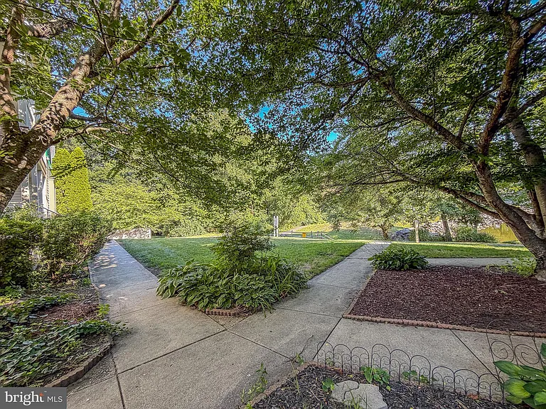 12821 Mill Brook Ct — Photo 15