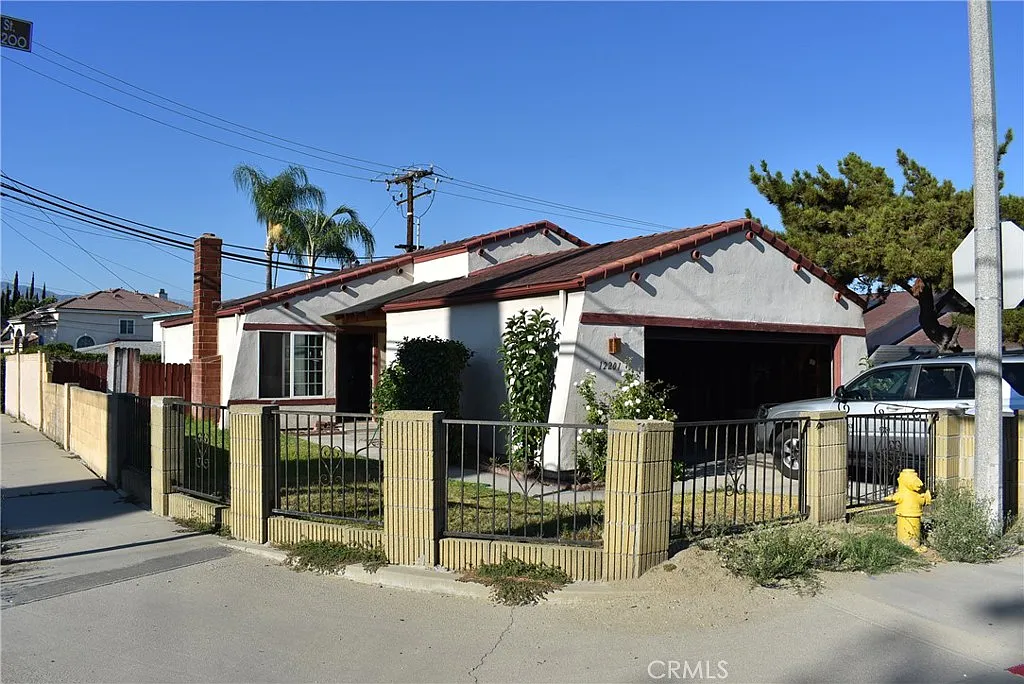 4 bed, 1300 sqft, $3,290 — Photo 1