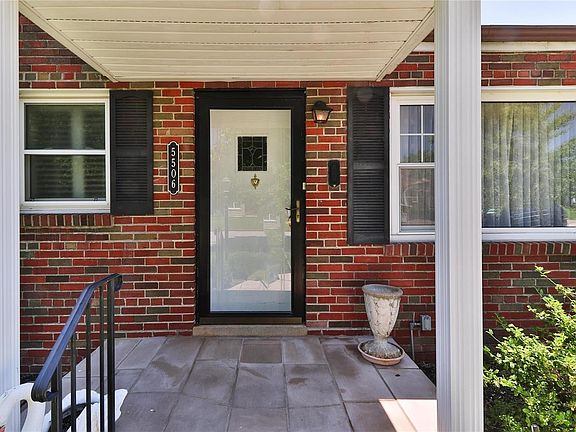 4th image of 5506 Winona Ave