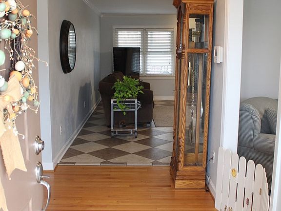 2nd image of 1090 Ashcroft Pl