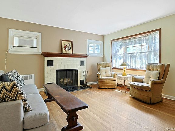 2nd image of 445 E Sunnyside Lane