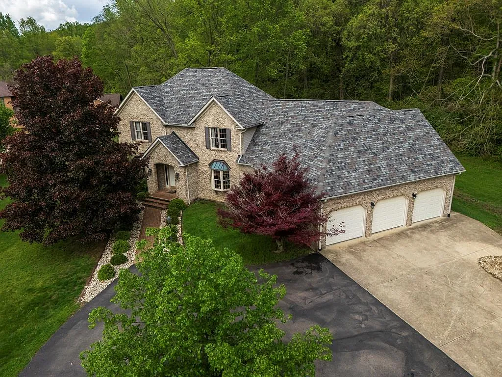 230 Falcon Dr photo 1
