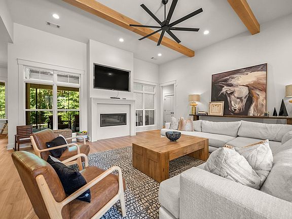 3rd image of 8 Rae Valley Dr