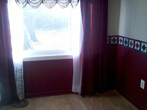 2nd image of 4609 Iris Pl