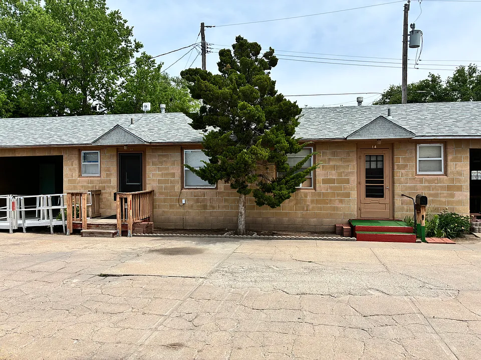 716 E Overland