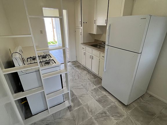 4th image of 327 Riverdale Dr #9