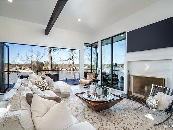 4th image of 14938 Edgewater Dr