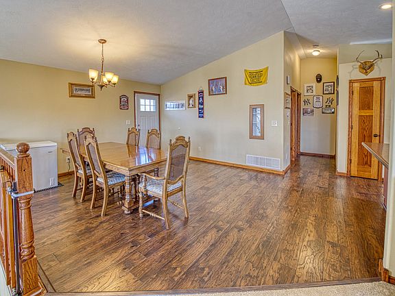 5th image of 320 Shadow Hill Ln