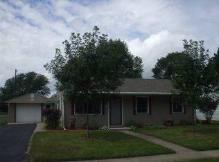 1195 Westview Dr, Rochelle, IL 61068