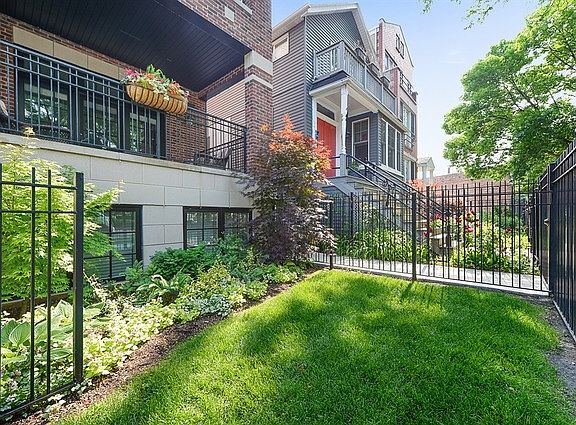 2nd image of 1217 W School St #3W