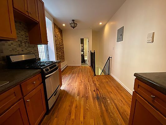 5th image of 980 Bergen St APT 8