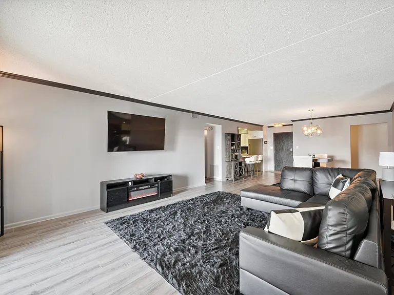 21438 Valley Forge Cir — Photo 3