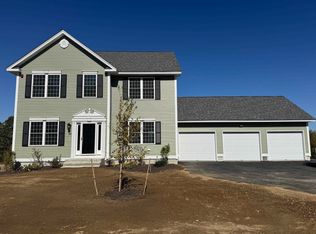 92 Lantern Dr, Sandown, NH 03873