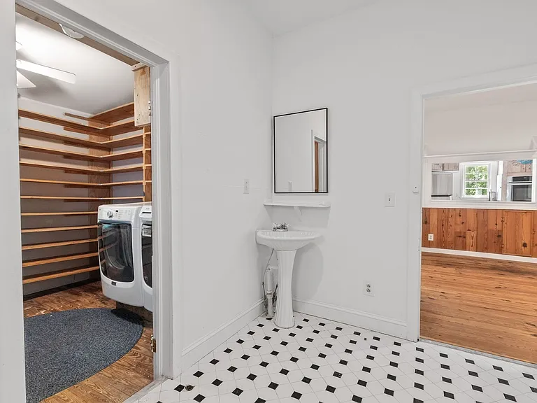 2250 Myrtle Ave — Photo 24
