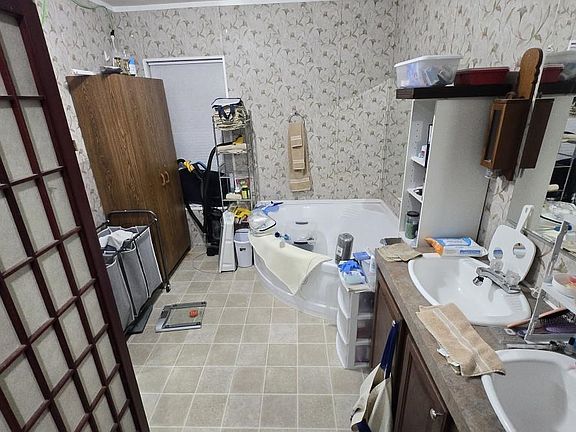 5th image of 7641 Cox Rd