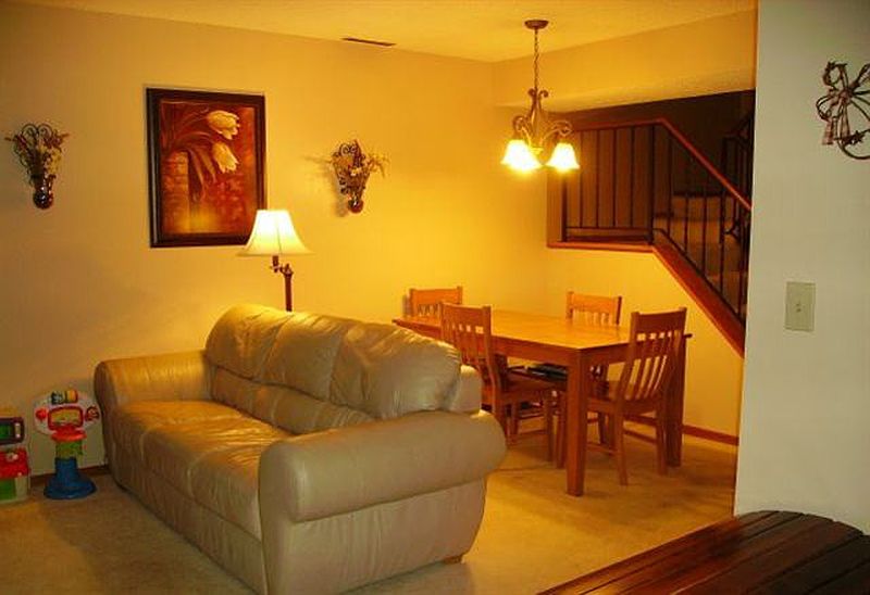 4th image of 516 TOWNWOOD Drive