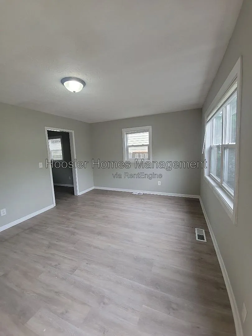 2 bed, 1.0 bath, 933 sqft, $1,095 — Photo 2