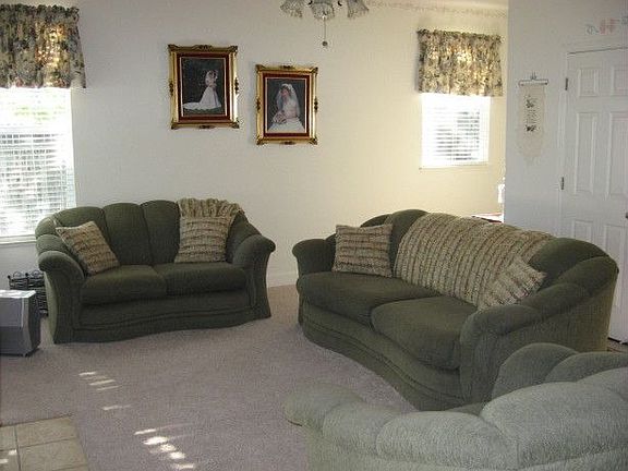 2nd image of 759 Chateau Cir