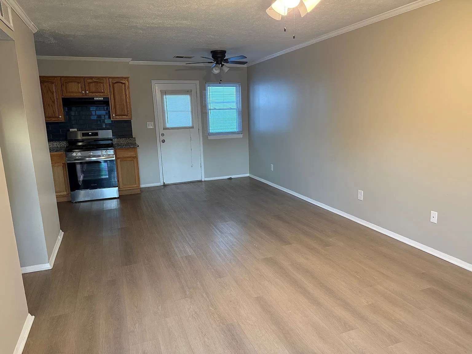 3 bed, 942 sqft, $1,680 — Photo 4