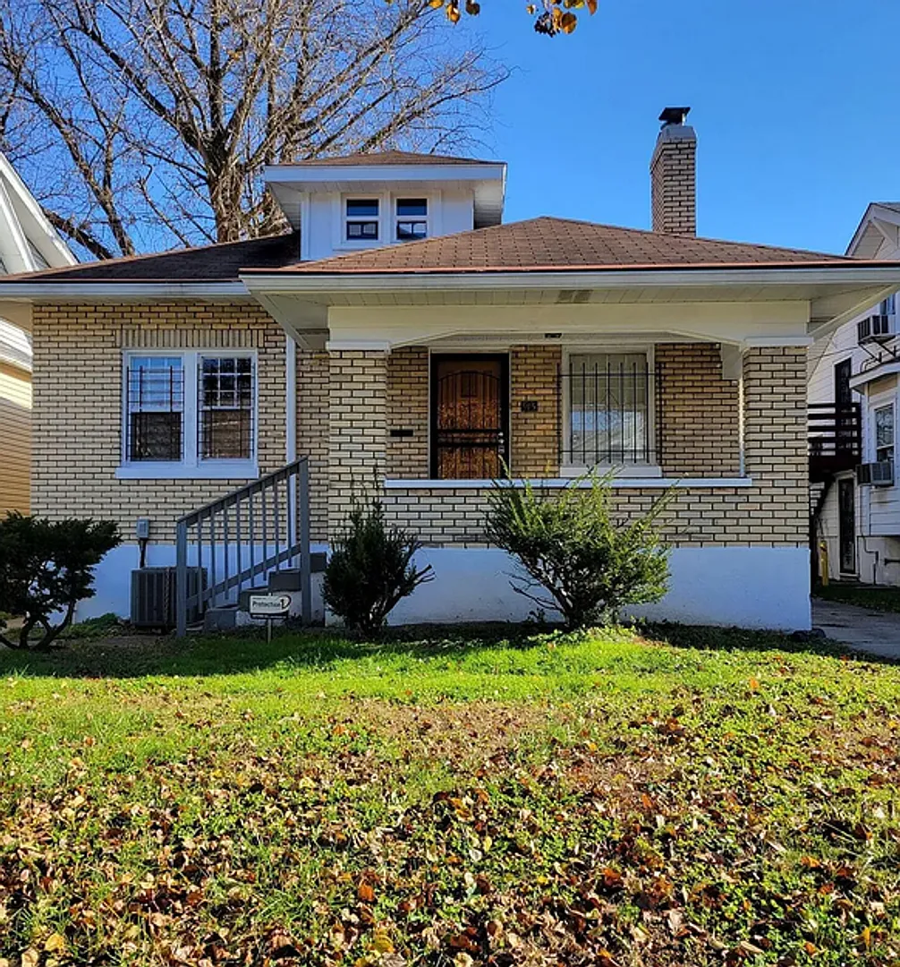 915 Cecil Ave photo 1