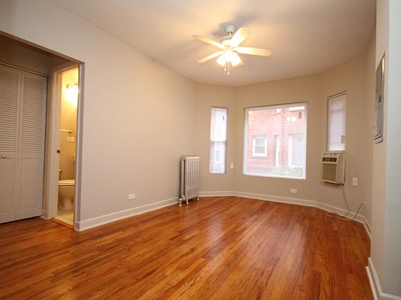 3rd image of 1340 W Argyle St APT 1S