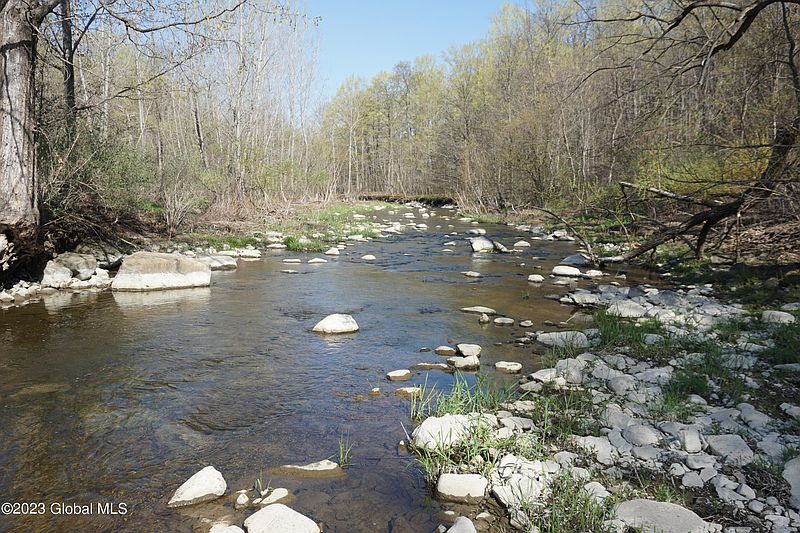 3rd image of 1668 Latimer Hill Road
