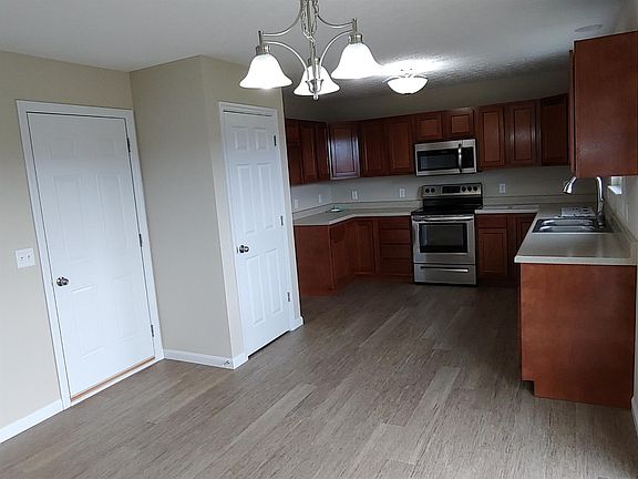 2nd image of 105 Oxford Circle Ct