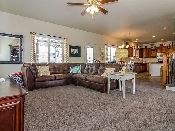2nd image of 2947 S Fox Pointe Dr